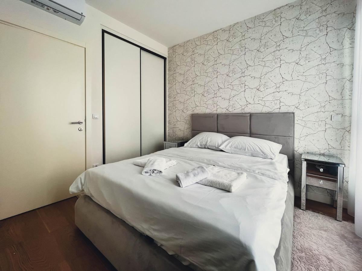 Waterfront Luxury Suites Belgrade Exterior photo